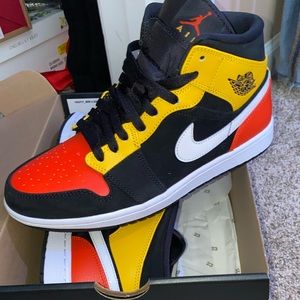 JORDAN 1s MID